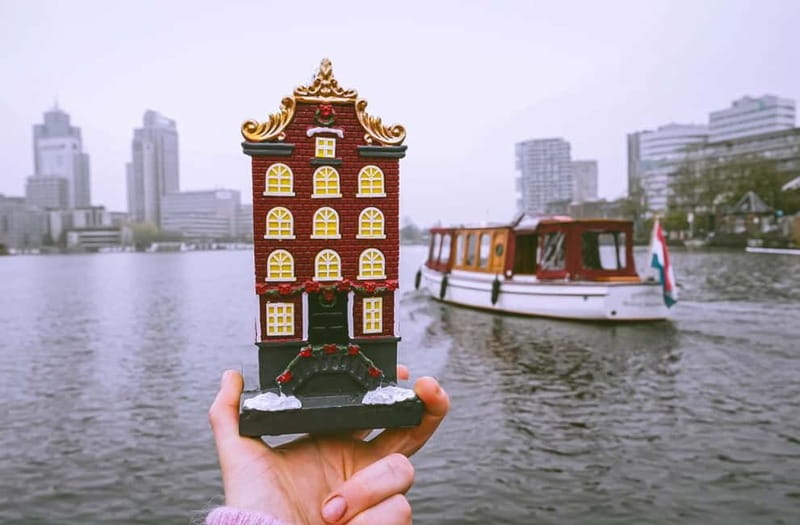 Amsterdam Canal Boat Tour with Live Guide - The trilingual captain, from stories to room to talk