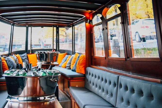Amsterdam Canal Cruise in Classic Salon Boat With Drinks and Cheese - A one-hour Amsterdam canal cruise with drinks and Dutch cheese: is it good value?