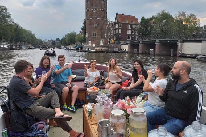 Amsterdam canal cruise in open boat – Guided tour - Why this 1-hour canal cruise is such a smart first-night choice