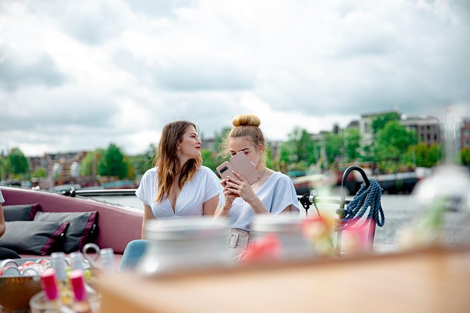 Amsterdam canal cruise in open boat – Guided tour - Drinks onboard: a small comfort that adds up