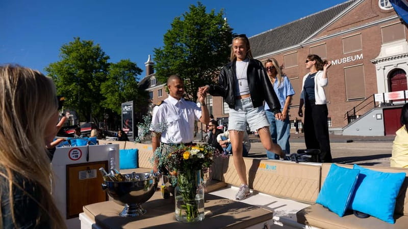 Amsterdam: Canal Cruise in Open Boat with Drink Option - Price and Value: What $19 Buys in 60 Minutes
