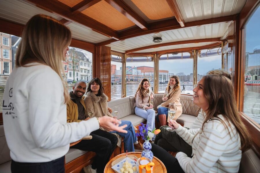 Amsterdam: Canal Cruise with Bubbles & Bites - Your 1-hour route: where you’ll glide past the big names