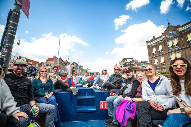Amsterdam Canal Cruise with Live Guide and Two Drinks - Live guide energy: what it feels like in real time (including Thomas)