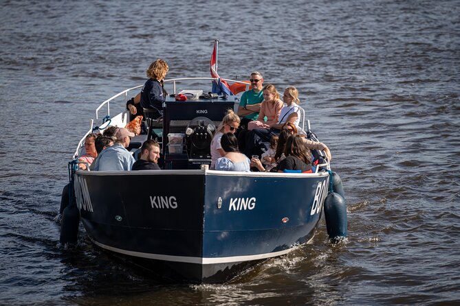 Amsterdam Canal Cruise with Live guide & Two drinks - Central St. - Group size, pace, and who will enjoy this most