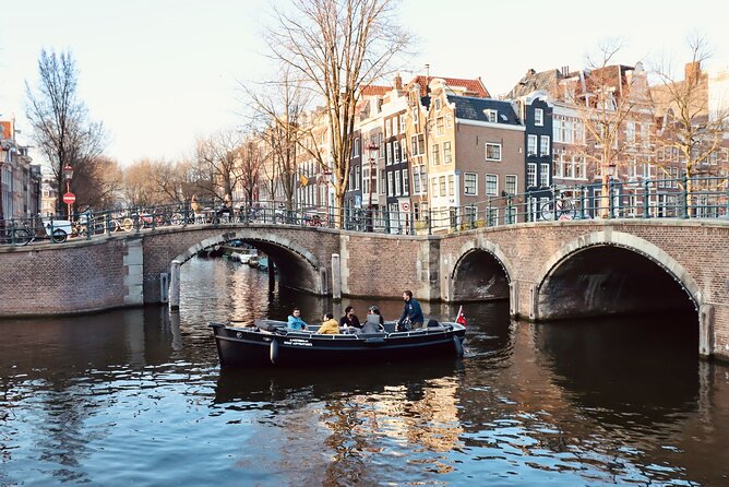 Amsterdam Canal Tour by Open Boat – 90 min Small Group Experience - Zuiderkerk and Oudezijds Voorburgwal: history in layers, not lectures