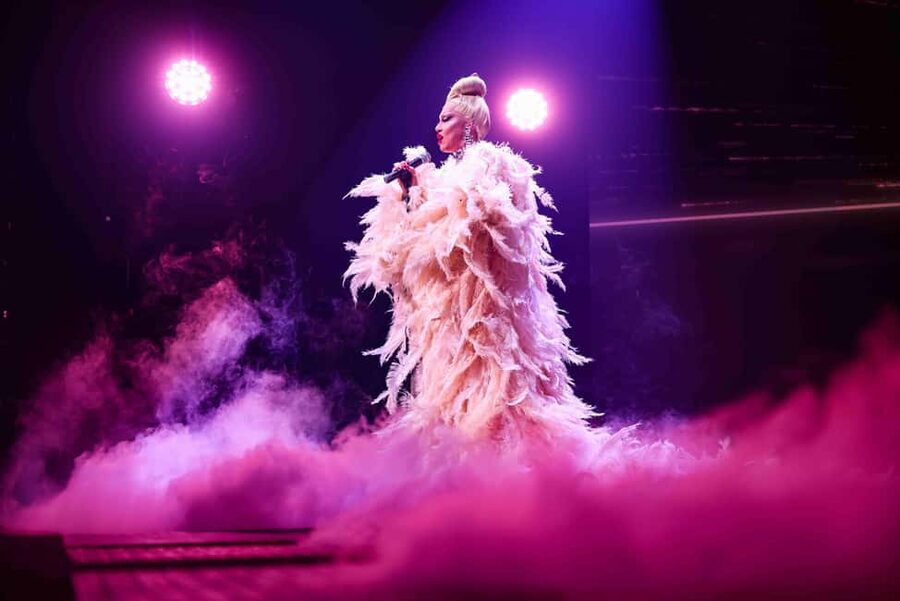 Amsterdam: "Chèri Chèri" - Biggest Drag Show in Europe Entry - Food and drinks: how show-bites change the real cost