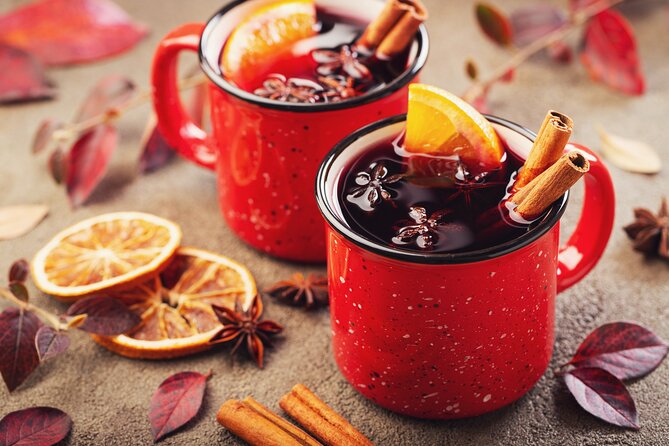 Amsterdam Christmas Walk with hot drink and Dutch treat - Jordaan: cozy streets and a warm drink moment