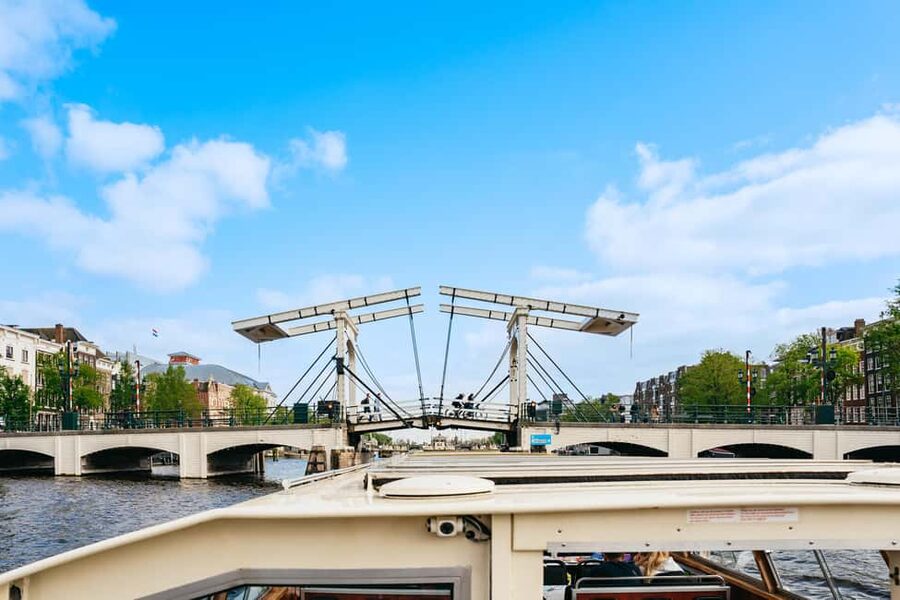 Amsterdam: City Canal Cruise and Rijksmuseum - Audio commentary, languages, and the small comfort details that matter