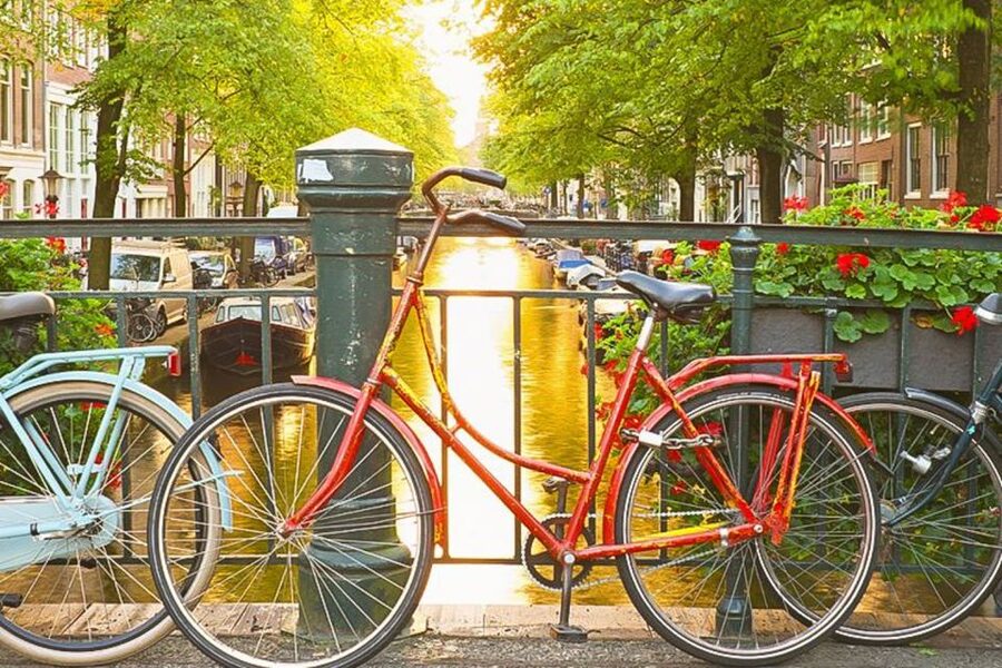 Amsterdam City Center Guided Walking Tour - 12 guests 2,5h - Attic museum to Oude Kerk: layers of faith and Amsterdam’s quirks