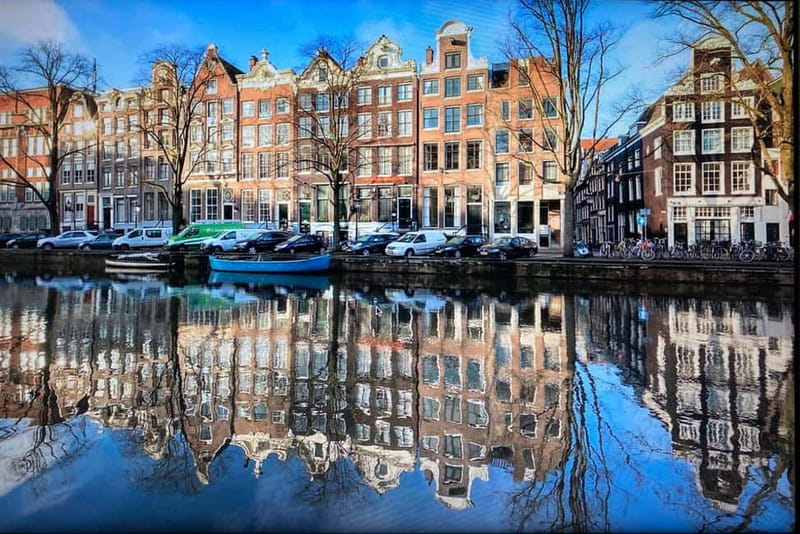 Amsterdam: City Tour in German - Street art, architecture, and the Amsterdam building style you will start spotting