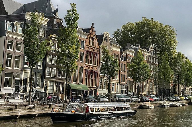 Amsterdam Classic Canal Cruise with Live Guide - Nine Little Streets and the Museum of the Canals: seeing Amsterdam’s style close up
