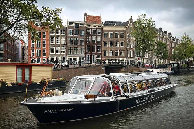 Amsterdam Classic Canal Cruise with Live Guide - Houseboat Museum and Museumhuis Bartolotti: the water-life angle