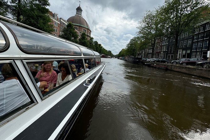Amsterdam Classic Canal Cruise with Live Guide and Open Bar - Meet Your Crew: Olaf and Valtar Set the Tone
