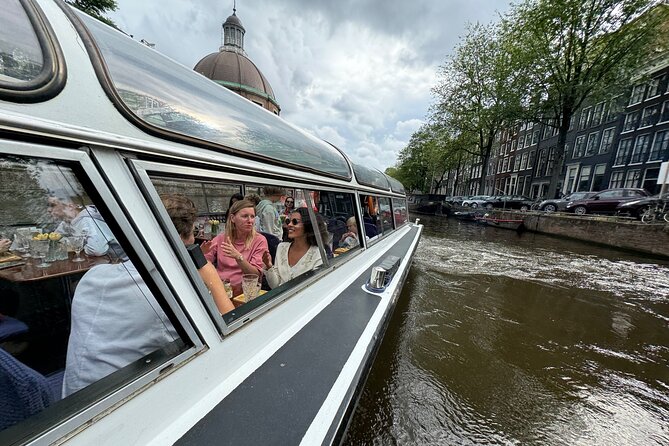 Amsterdam Classic Canal Cruise with Live Guide and Two Drinks - Why a 1-hour cruise is smart for first-time Amsterdam