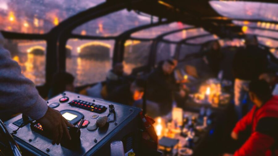 Amsterdam: Covered Canal Booze Cruise with Unlimited Drinks - Key moments that make this cruise work
