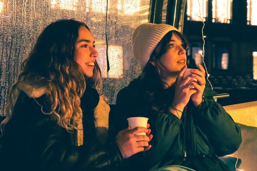 Amsterdam: Covered Canal Booze Cruise with Unlimited Drinks - What each stop feels like, from Red Light District edges to Seven Bridges