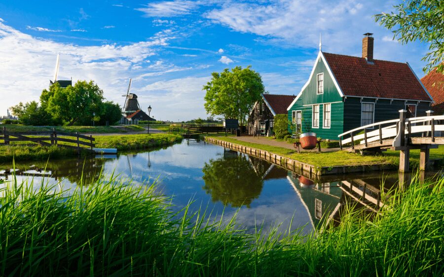 Amsterdam: Day Tour Keukenhof and Zaanse Schans Windmills - The clog and cheese demos are the heart of the cultural stops
