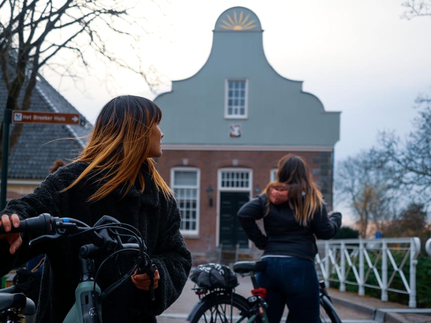 Amsterdam: Dutch Countryside E-Bike with Cheese & Clogs - Amsterdam-Noord to the polders: quiet country roads, real water barriers