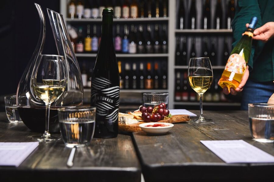 Amsterdam: Dutch Wine Tasting with Sommelier - The 5-wine flight: white, rosé, orange, and red