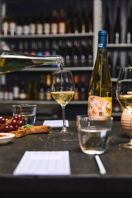 Amsterdam: Dutch Wine Tasting with Sommelier - Scheduling reality in Amsterdam: a good evening plan