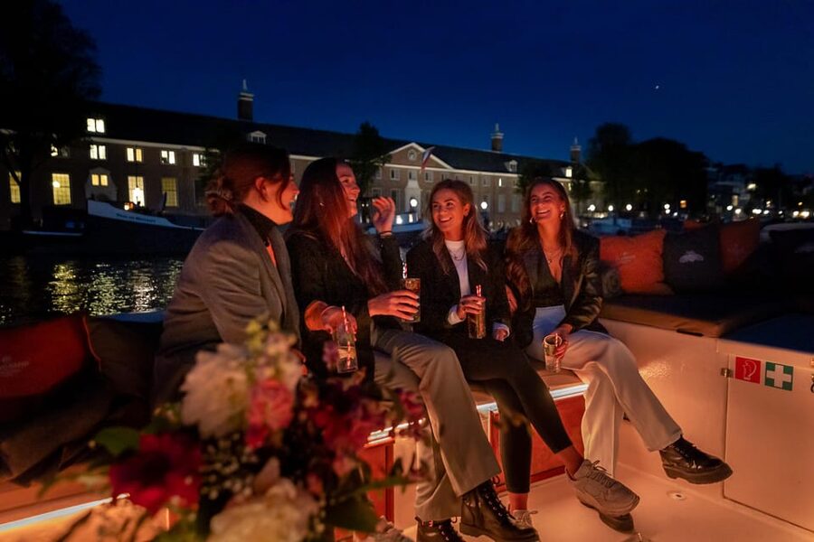 Amsterdam: Evening Canal Cruise with (Open) Bar on Board - Amsterdam Light Festival Stops in Winter (Nov 27 to Jan 18)