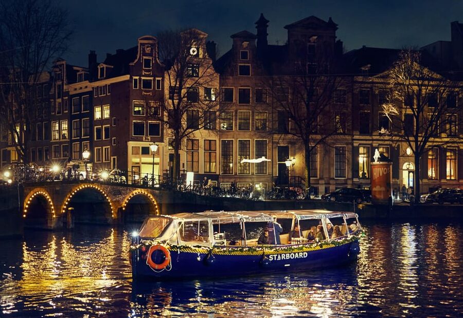 Amsterdam: Evening Candle Light Cruise With Wine & Cheese - Drinks and cheese options: what you get for $18 and beyond