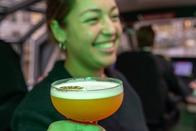 Amsterdam Evening Cocktail Cruise with snacks - Cocktails and Snacks: What Included Drinks Usually Feel Like