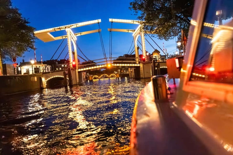 Amsterdam: Evening Cruise with Optional Wine and Snacks - Audio guide in 19 languages, and what makes it work onboard