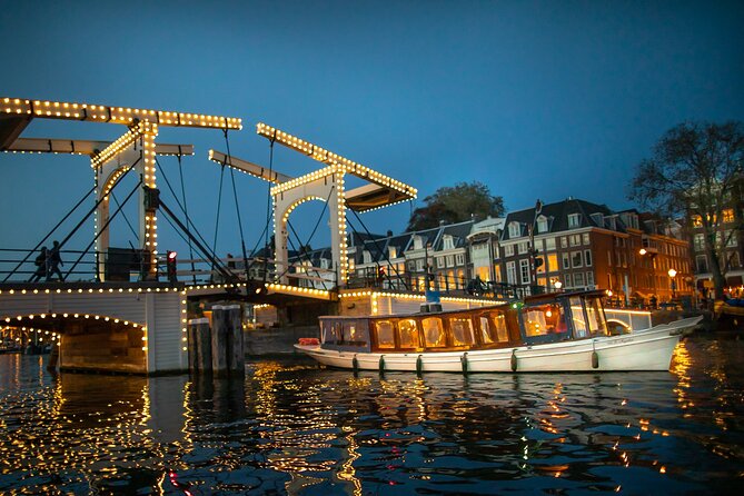 Amsterdam: Exclusive Dinner Canal Cruise - The food part: welcome drink, table bites, then 3 courses done right