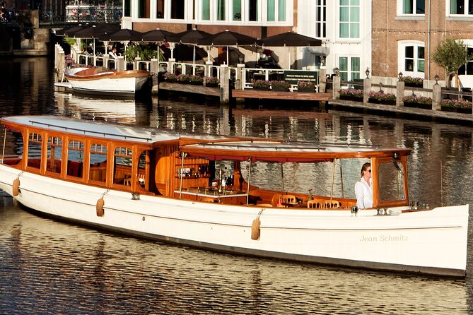 Amsterdam: Exclusive Dinner Canal Cruise - The onboard vibe: service, romance, and a few small reality checks