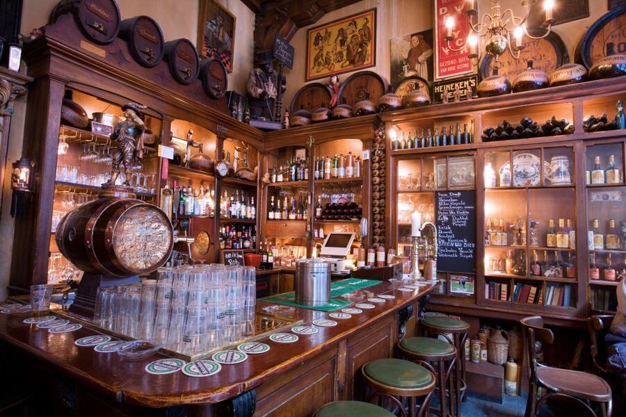 Amsterdam: Exclusive Red Light District Tour and Drink - Where you meet, how the two-hour walk actually plays out