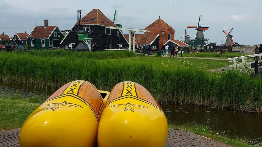 Amsterdam: Experience Zaanse Schans Windmills & Cheese Farm - Timing reality: schedules, how long you’re actually in the village, and why it matters