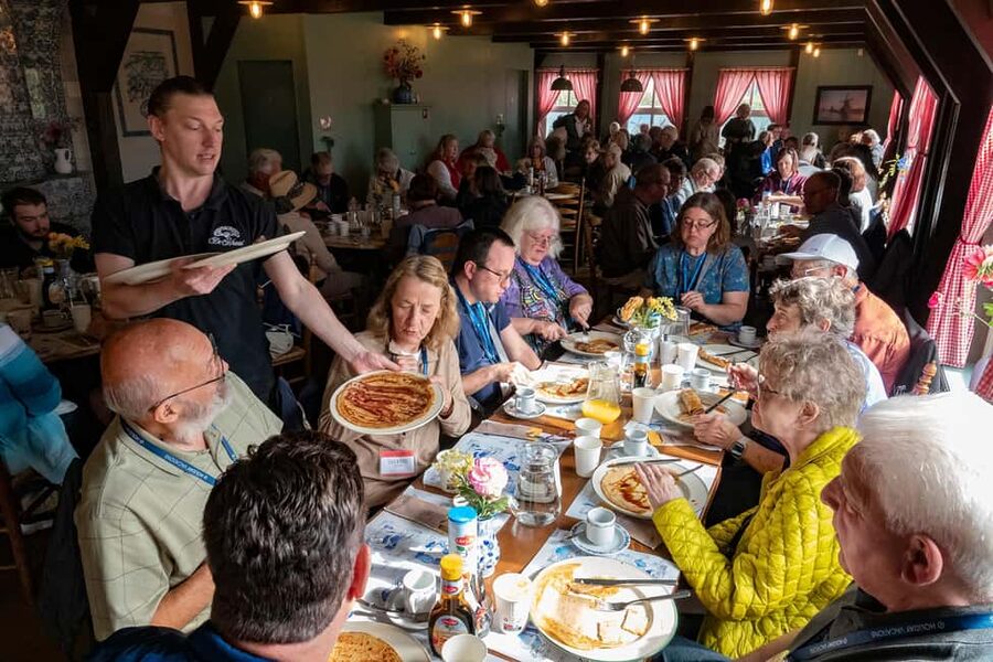 Amsterdam: Experience Zaanse Schans Windmills & Cheese Farm - Where De Kraai pancakes fit in (and what to plan for)