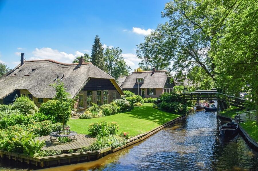 Amsterdam: Explore Giethoorn in a Private Tour with Driver - Walking Giethoorn after the cruise: bridges, gardens, and thatched roofs