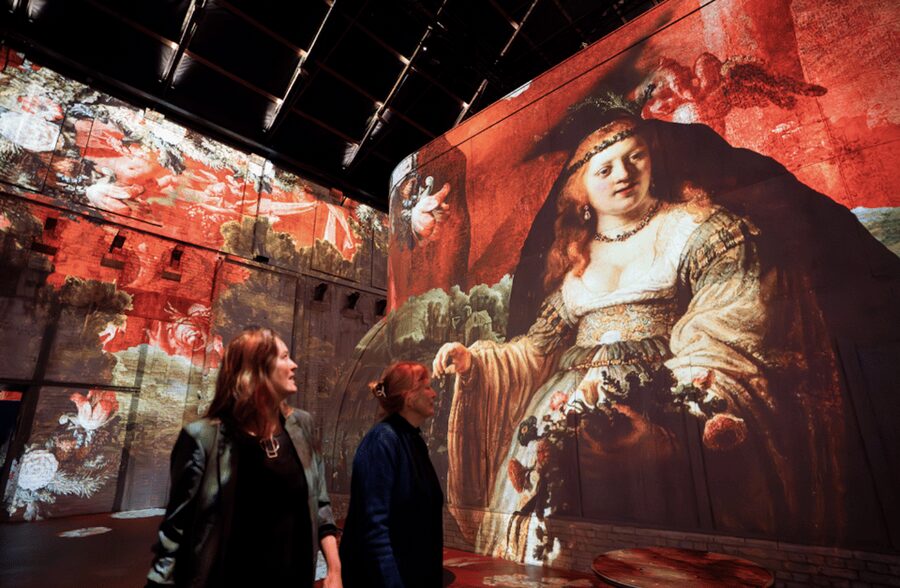 Amsterdam: Fabrique des Lumières Dutch Masters Ticket - Comfort, crowd energy, and smart ways to time your visit