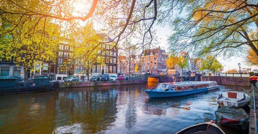 Amsterdam Family Friendly Historical Walking Tour - The 3-Hour Option Adds a 1-Hour Canal Cruise With Live Commentary