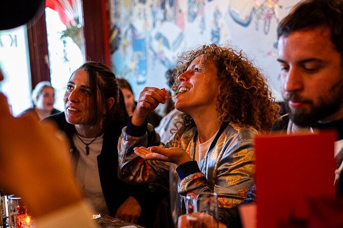 Amsterdam Food Tour: +10 Tastes, Culture and Canals with Sherpa - Guides and Storytelling: Why Names Like Maddie and Anna Keep Coming Up