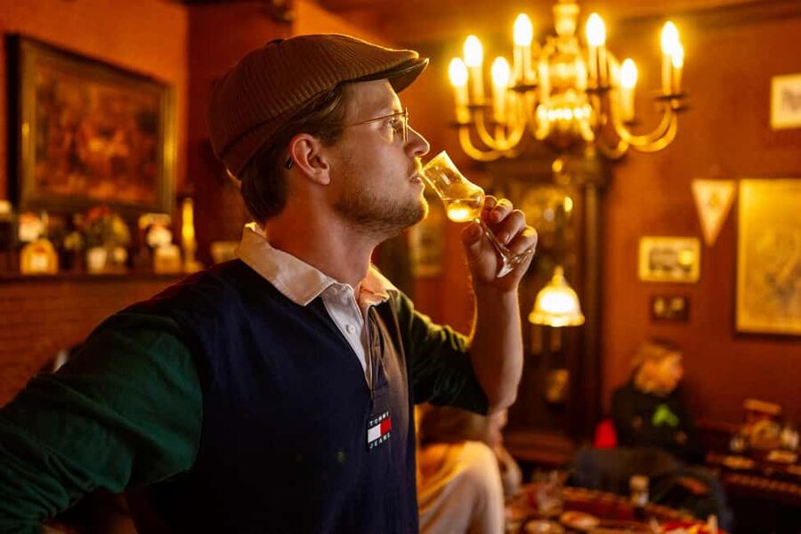Amsterdam: Food Tour with Drinks by Spui, Canals and Jordaan - The cheese cellar moment, plus a wine stop that keeps pace
