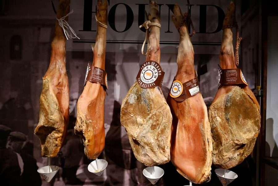 Amsterdam: Food Tour with Drinks by Spui, Canals and Jordaan - How this tour adds up to a real meal, not a “snack parade”