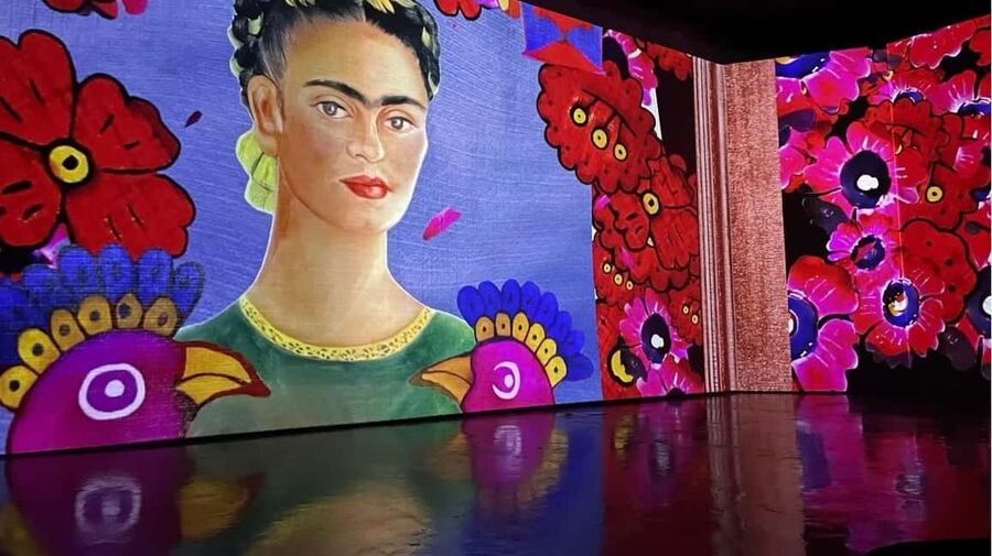 Amsterdam: Frida Kahlo Immersive & Photo Exhibition - Large-scale projections and soundscapes, why they feel powerful