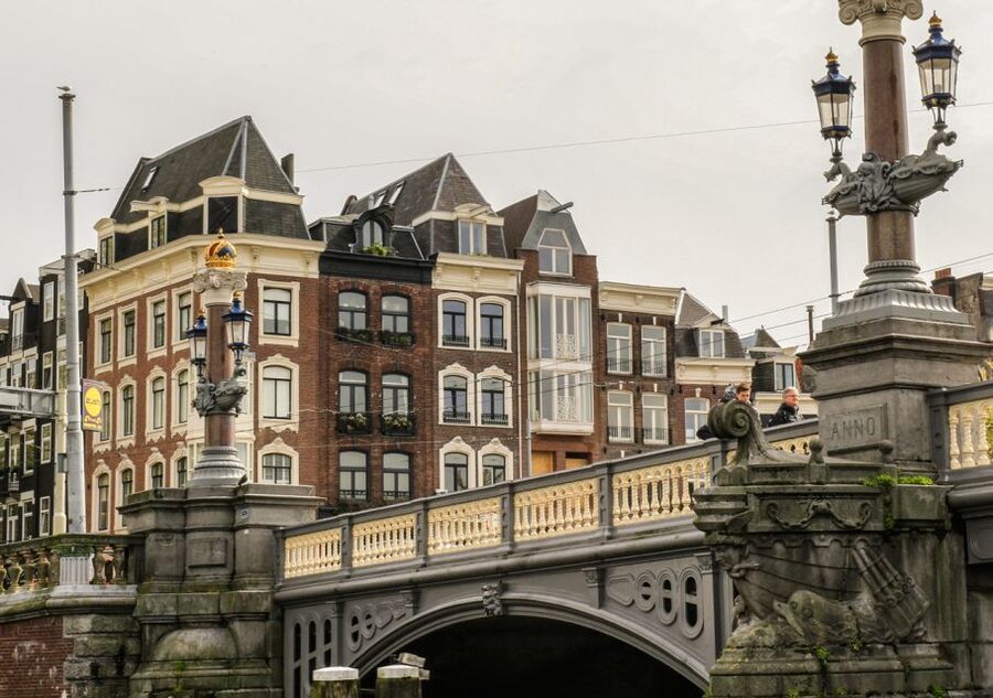 Amsterdam: German Canal Cruise with Unlimited Drinks Option - Canal Belt Time: Why Grachtengordel Gets the Extra 20 Minutes
