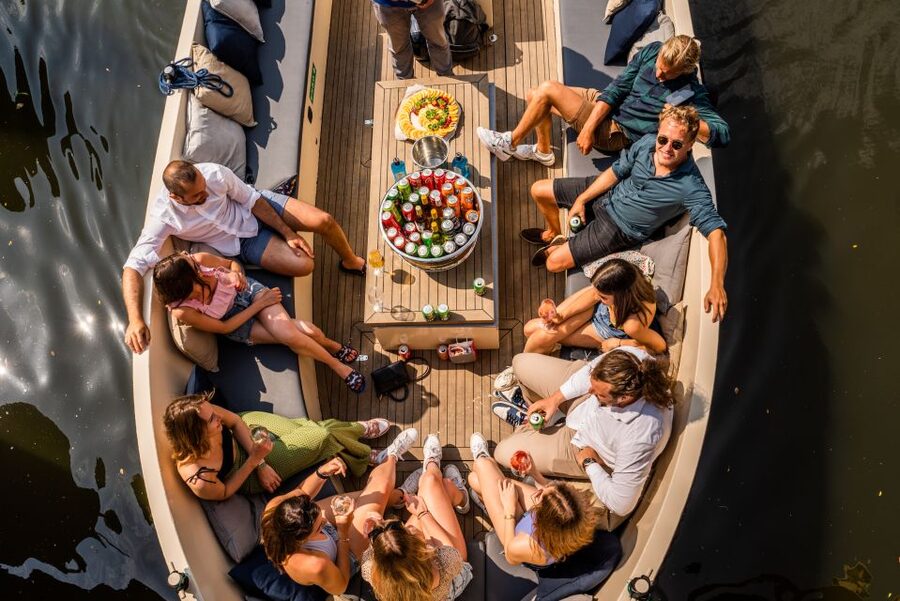 Amsterdam: German Guided Canal Cruise with on Board Bar - Seven Bridges viewpoint and Magere Brug: photo moments that actually match the hype