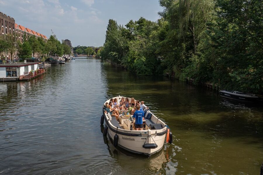 Amsterdam: German Guided Canal Cruise with on Board Bar - Who this cruise suits best (and when to pick something else)