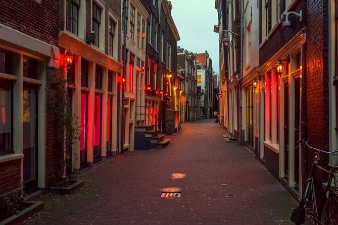 Amsterdam Ghost Hunt: Self-Guided Mystery Adventure - How the App Game Works: 15 Clues, a Story Map, and Your Pace