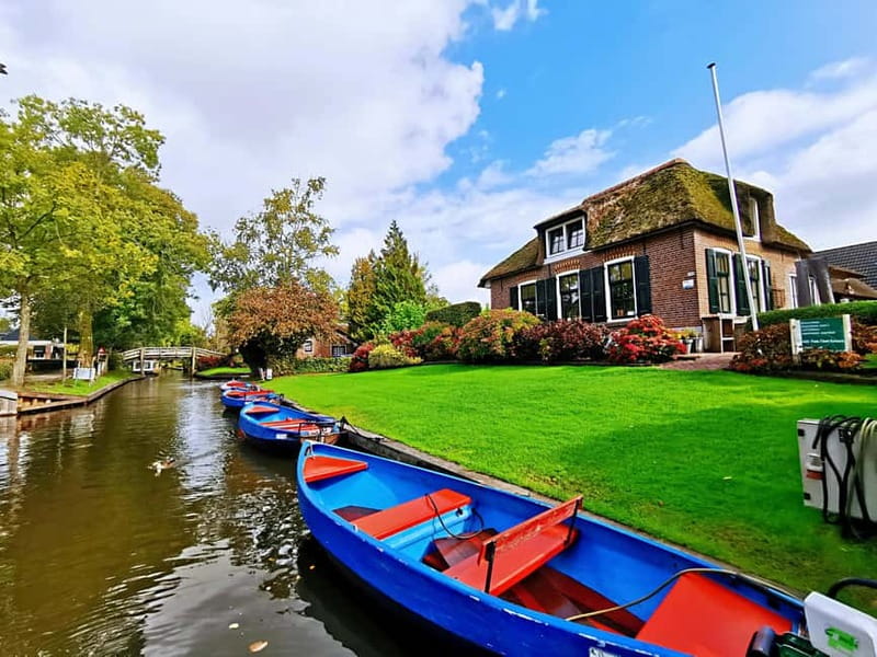 Amsterdam: Giethoorn, Afsluitdijk and Zaanse Schans Day Trip - Pickup timing and getting to the van without stress