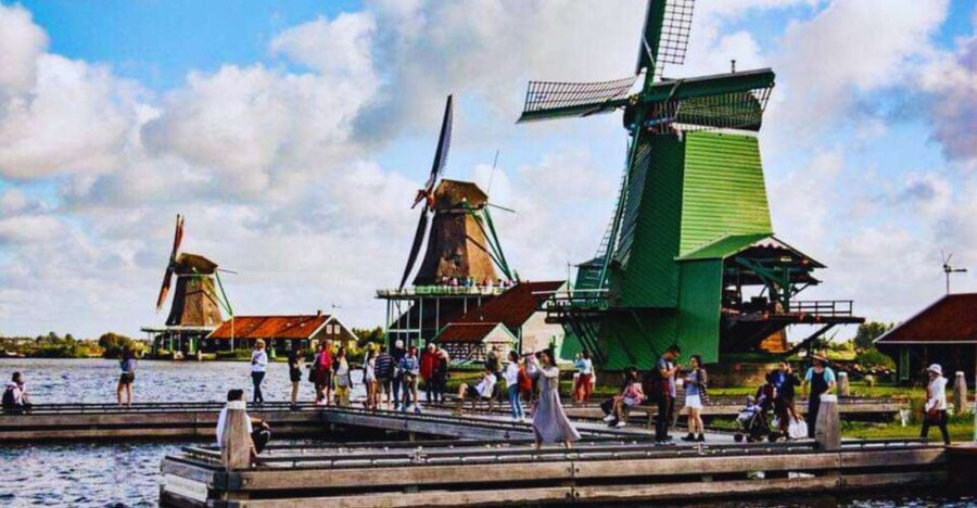 Amsterdam: Giethoorn and Zaanse Schans Windmills Day Tour - Wooden shoe factory and the clog-making demo: craft you can see