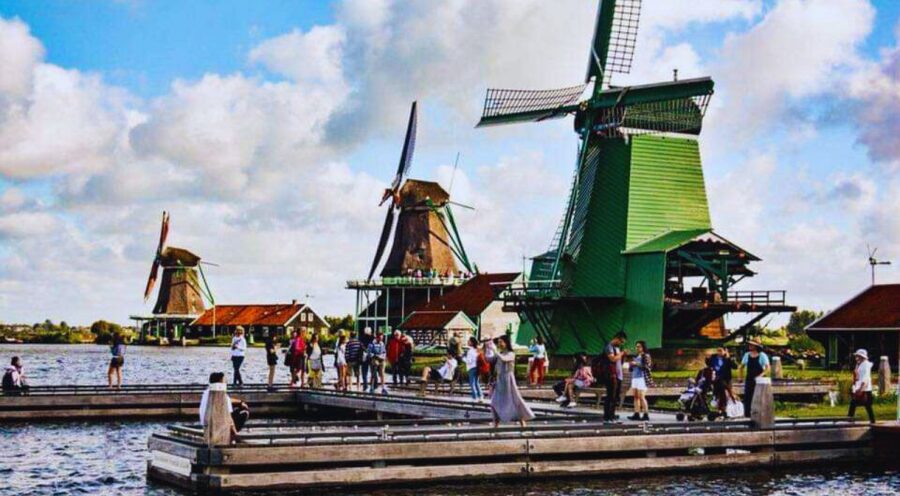 Amsterdam: Giethoorn and Zaanse Schans Windmills Day Tour - How the guides change the whole experience
