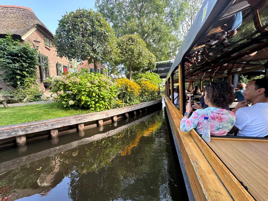 Amsterdam: Giethoorn Day Trip, with several guided options - The canal cruise with the skipper, Giethoorn from water level