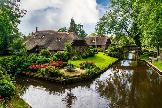 Amsterdam: Giethoorn Tour Scenic Cruise, Cheese & Free Time - Henri Willig cheese tasting plus discounts, Dutch food without the research