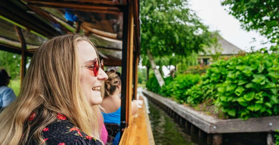 Amsterdam: Giethoorn, Volendam, and Zaanse Schans Tour - What to pack, and how to handle rain and walking